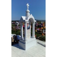 Часовни из белого мрамора 